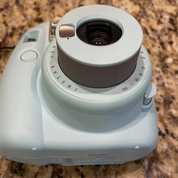 A blue polaroid camera Mini 9 barely ever used and no stains - Picture 5 of 10